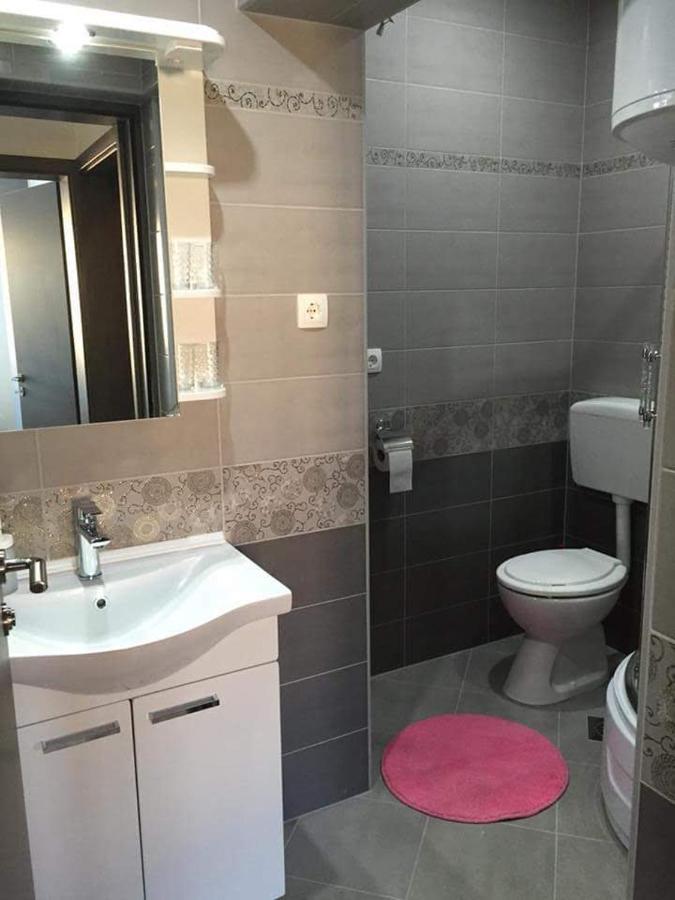 Apartmani Villa Anna Ražanac Buitenkant foto