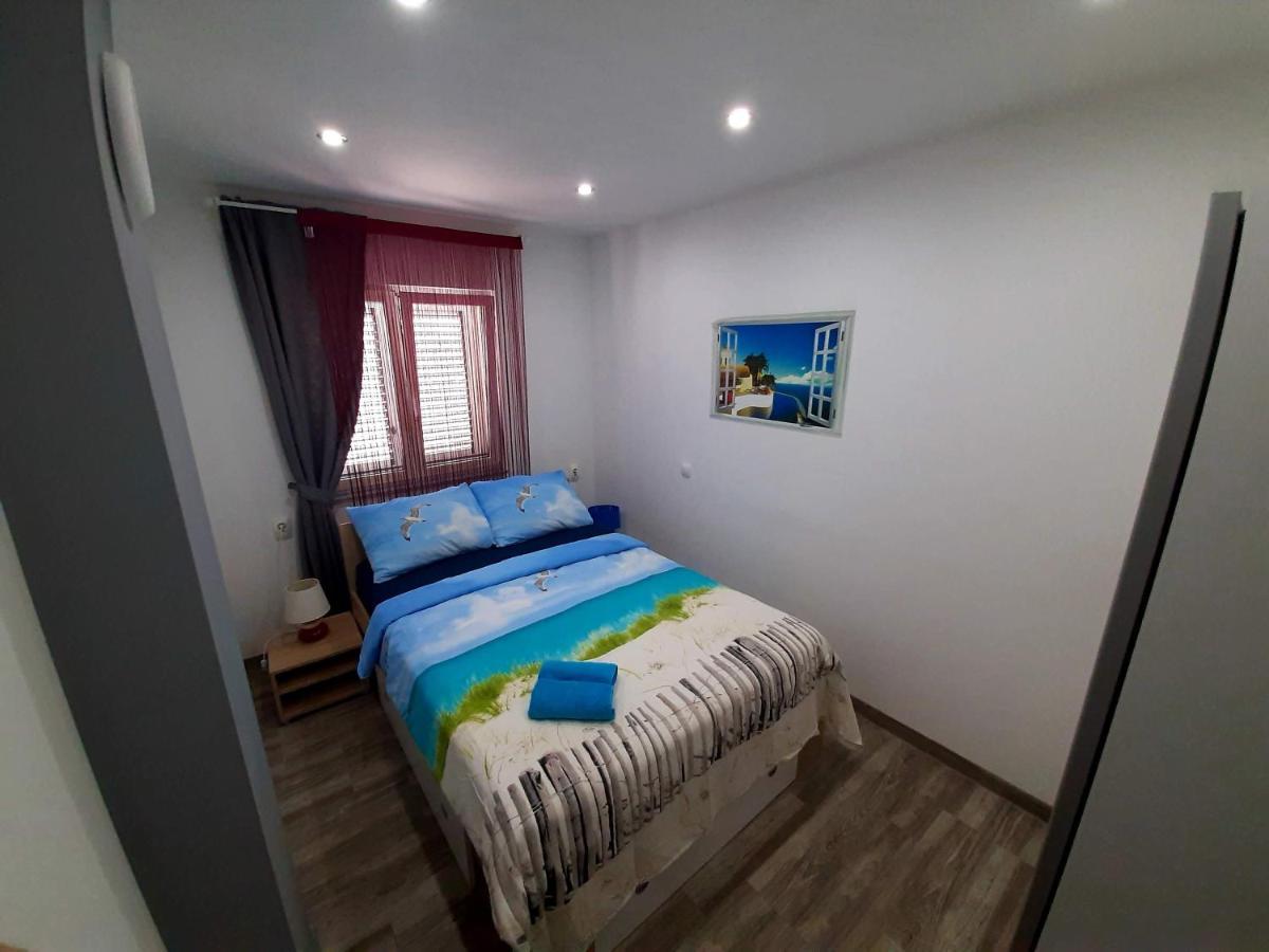 Apartmani Villa Anna Ražanac Buitenkant foto