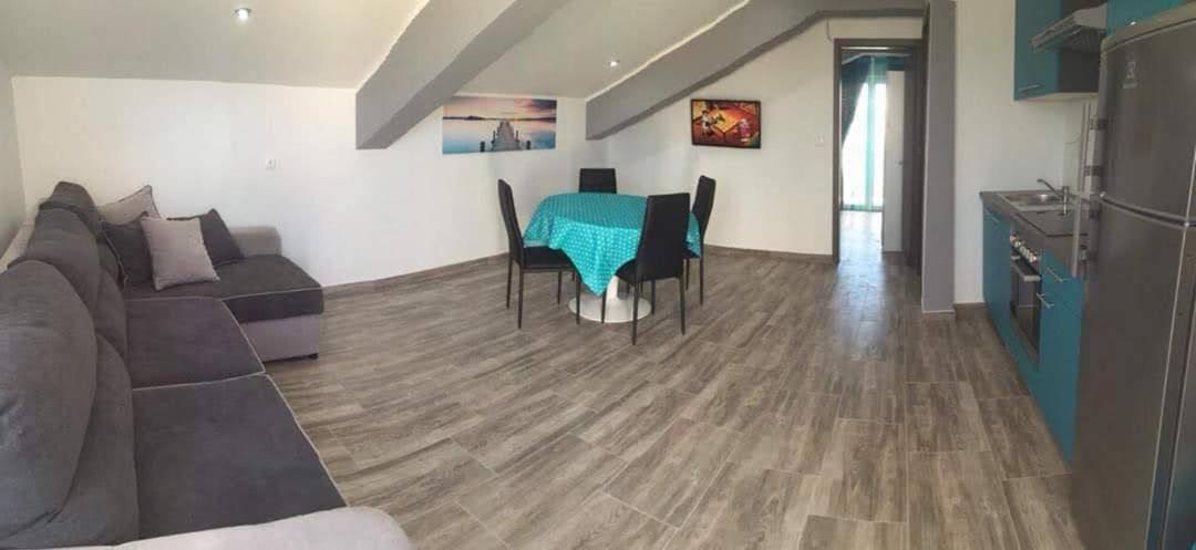 Apartmani Villa Anna Ražanac Buitenkant foto