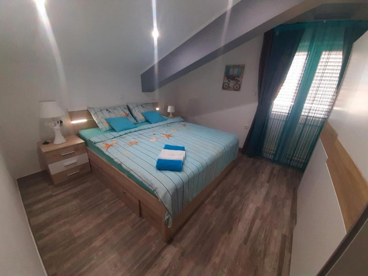 Apartmani Villa Anna Ražanac Buitenkant foto