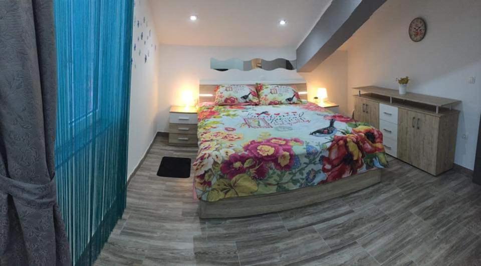 Apartmani Villa Anna Ražanac Buitenkant foto