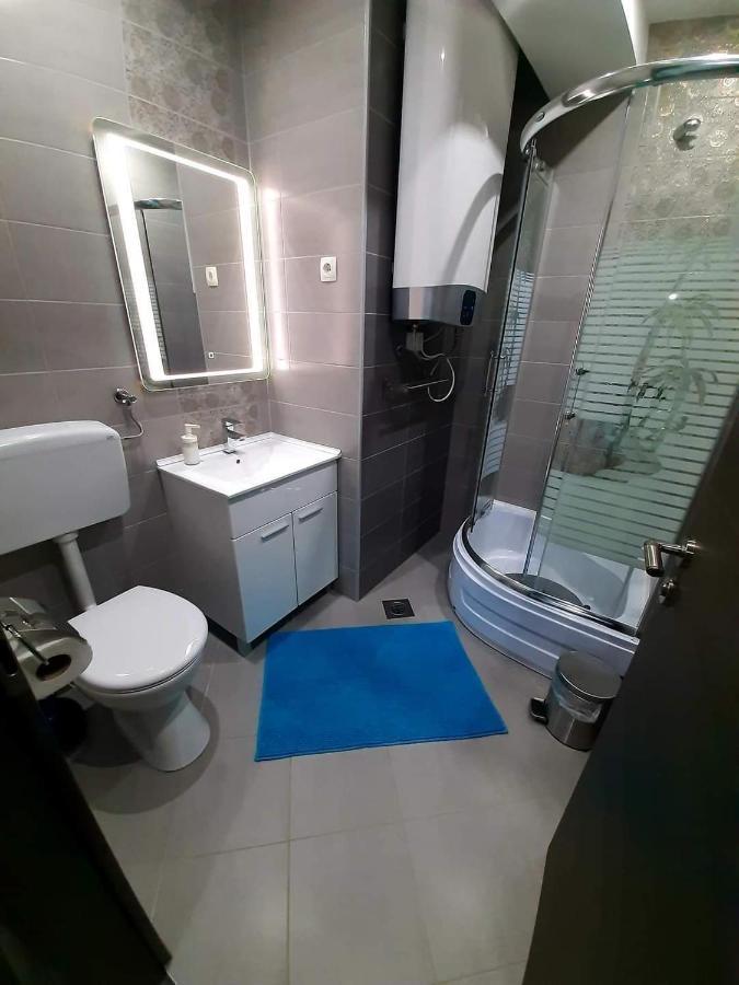 Apartmani Villa Anna Ražanac Buitenkant foto